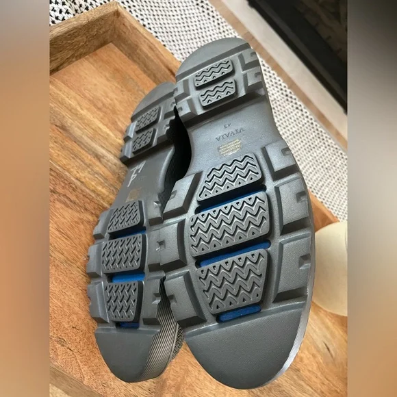 New Vivaia Everly Chunky Platform Boots Water Repellent
Gray Size 11 Round Toe - Picture 6 of 13